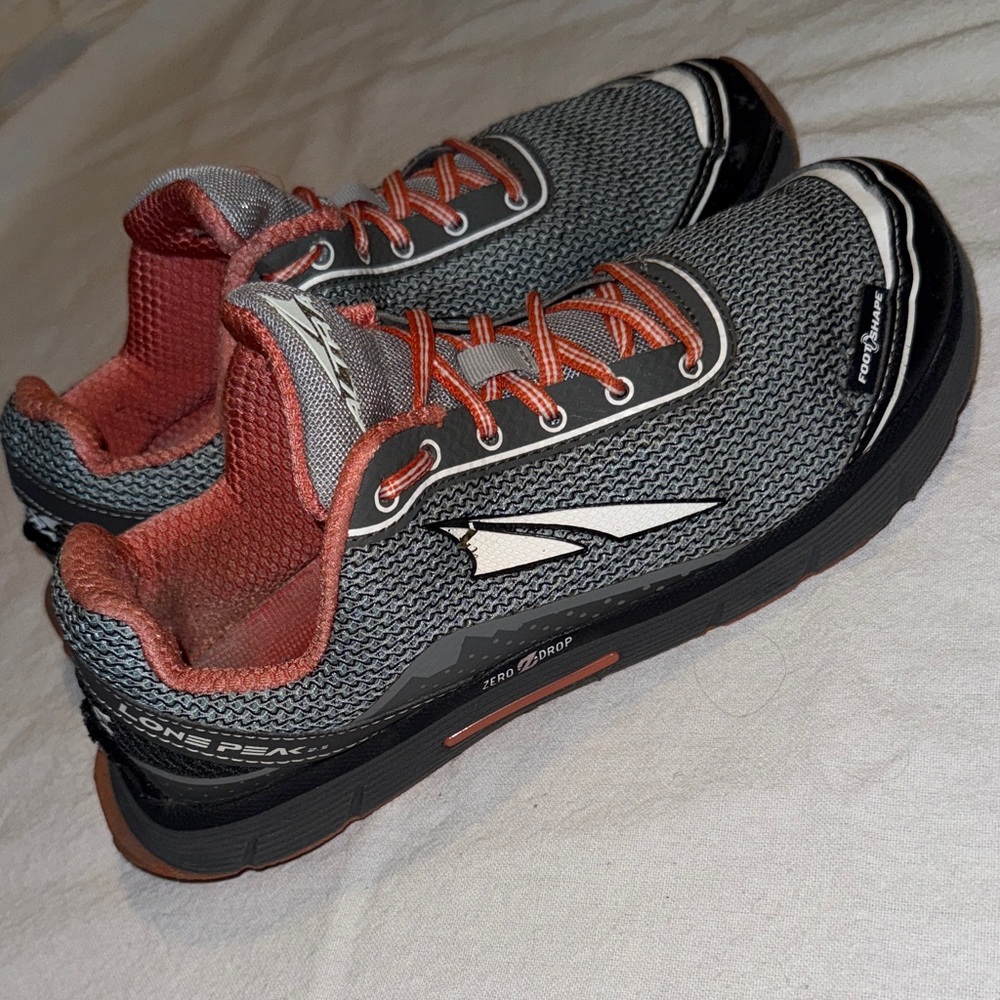 Altra Women’s Lone Peak 2.5 Gray Mesh Trail Running Shoe A2553-1 Sz 8.5